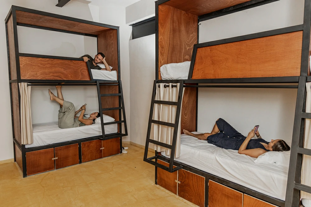 6 Bed Mixed Room